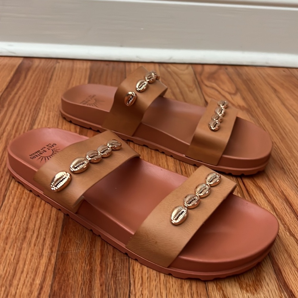 Golden seashell sandals 9/10 salt sisters slides